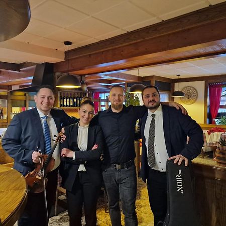 Les Touristes Hotel Chatelard Екстериор снимка